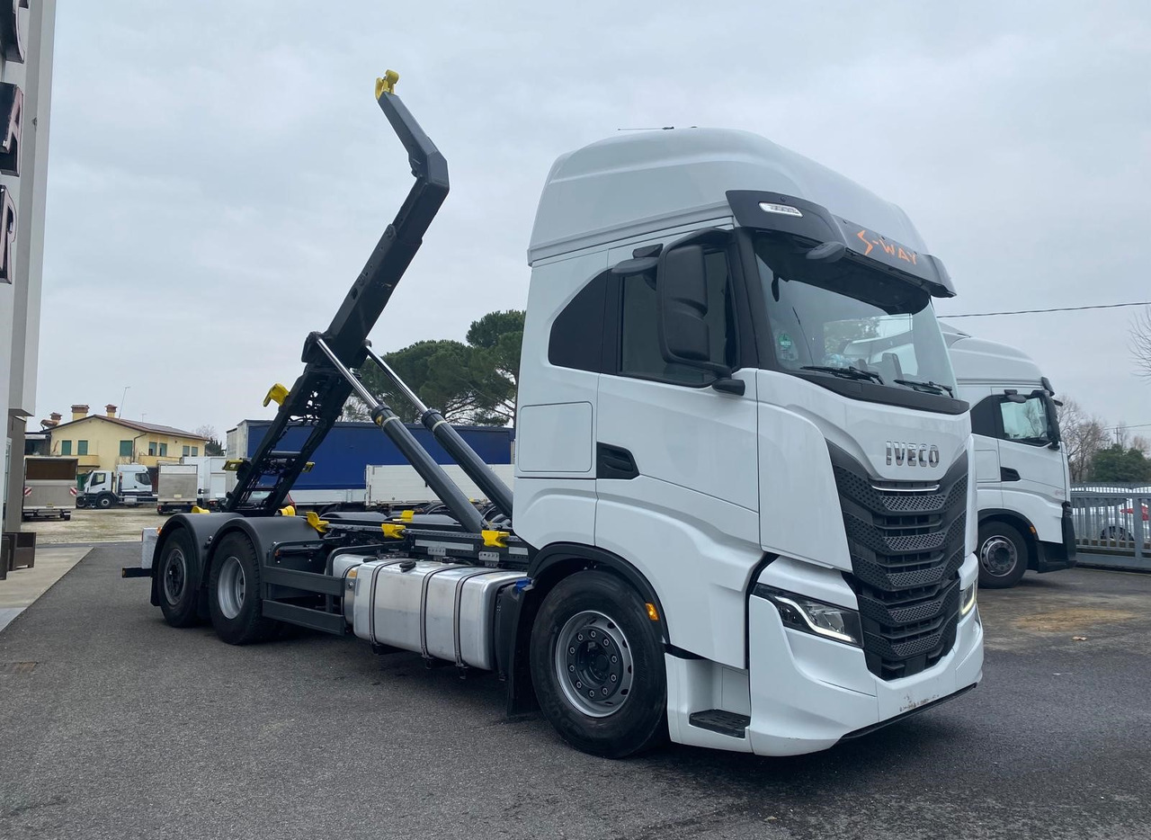 IVECO S-WAY AS260S48 - Truck: picture 2 IVECO S-WAY AS260S48 - Truck: picture 2