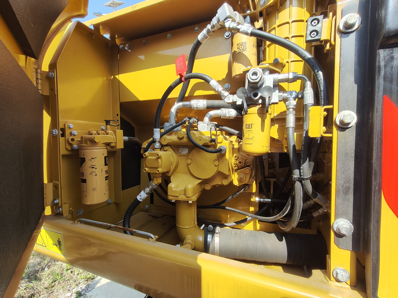 CATERPILLAR Crawler excavator 95% New Well Maintained Low Working Hours Used Excavator CAT320D CAT320d Used Excavator for Sale at the Lowest Price - Construction machinery: picture 4 CATERPILLAR Crawler excavator 95% New Well Maintained Low Working Hours Used Excavator CAT320D CAT320d Used Excavator for Sale at the Lowest Price - Construction machinery: picture 4