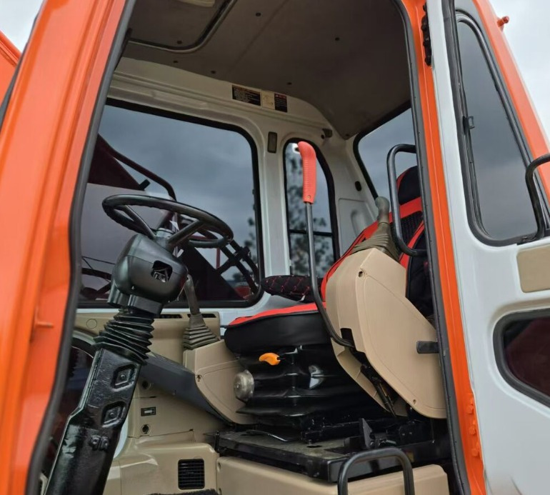 DOOSAN Good Condition Original Doosan DH150w-7 Wheel Excavator 15 Tons Used Doosan Dh150w-7 Excavator Used Wheel Excavator for Sale - Construction machinery: picture 3 DOOSAN Good Condition Original Doosan DH150w-7 Wheel Excavator 15 Tons Used Doosan Dh150w-7 Excavator Used Wheel Excavator for Sale - Construction machinery: picture 3