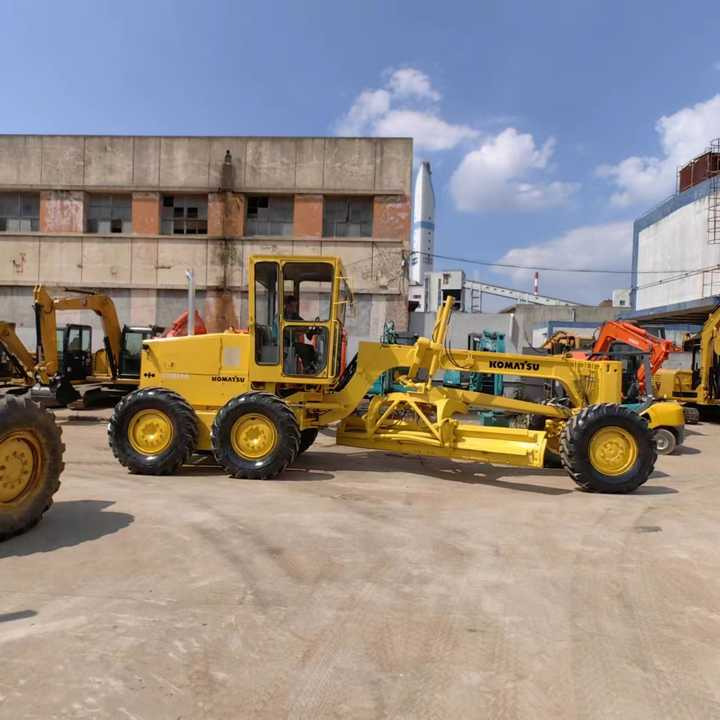 USED Komatsu GD511 Grader with Good Condition for Sale - Grader: picture 1 USED Komatsu GD511 Grader with Good Condition for Sale - Grader: picture 1