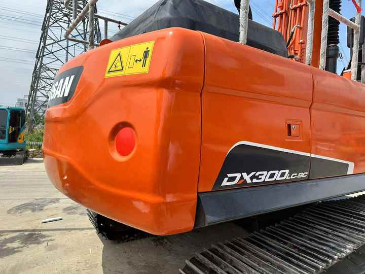 Used Digger DOOSAN DX300 Construction Machinery Construction Digger Used DOOSAN DX300 Cheap Excavator - Crawler excavator: picture 5 Used Digger DOOSAN DX300 Construction Machinery Construction Digger Used DOOSAN DX300 Cheap Excavator - Crawler excavator: picture 5