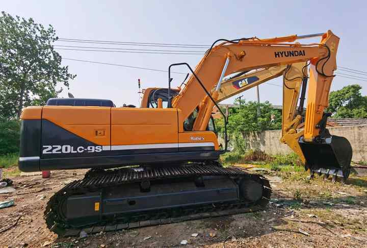Used HYUNDAI R220-9S New Model Excavator Second Hand Machine Popular Brand Korean hyundai Hydraulic Machinery - Crawler excavator: picture 4 Used HYUNDAI R220-9S New Model Excavator Second Hand Machine Popular Brand Korean hyundai Hydraulic Machinery - Crawler excavator: picture 4