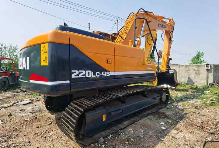 Used HYUNDAI R220-9S New Model Excavator Second Hand Machine Popular Brand Korean hyundai Hydraulic Machinery - Crawler excavator: picture 3 Used HYUNDAI R220-9S New Model Excavator Second Hand Machine Popular Brand Korean hyundai Hydraulic Machinery - Crawler excavator: picture 3