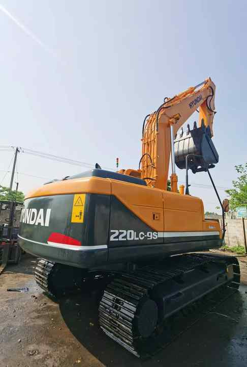 Used HYUNDAI R220-9S New Model Excavator Second Hand Machine Popular Brand Korean hyundai Hydraulic Machinery - Crawler excavator: picture 5 Used HYUNDAI R220-9S New Model Excavator Second Hand Machine Popular Brand Korean hyundai Hydraulic Machinery - Crawler excavator: picture 5