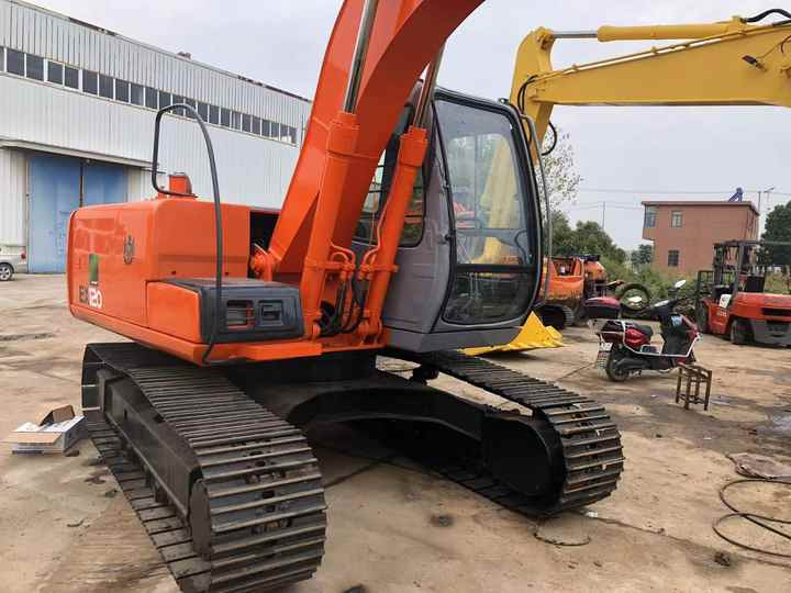 Used Hitachi Ex120 Wheel Excavator for Sale Japan Made Hitachi Ex120 Wheeled Excavator for Sale - Excavator: picture 2 Used Hitachi Ex120 Wheel Excavator for Sale Japan Made Hitachi Ex120 Wheeled Excavator for Sale - Excavator: picture 2