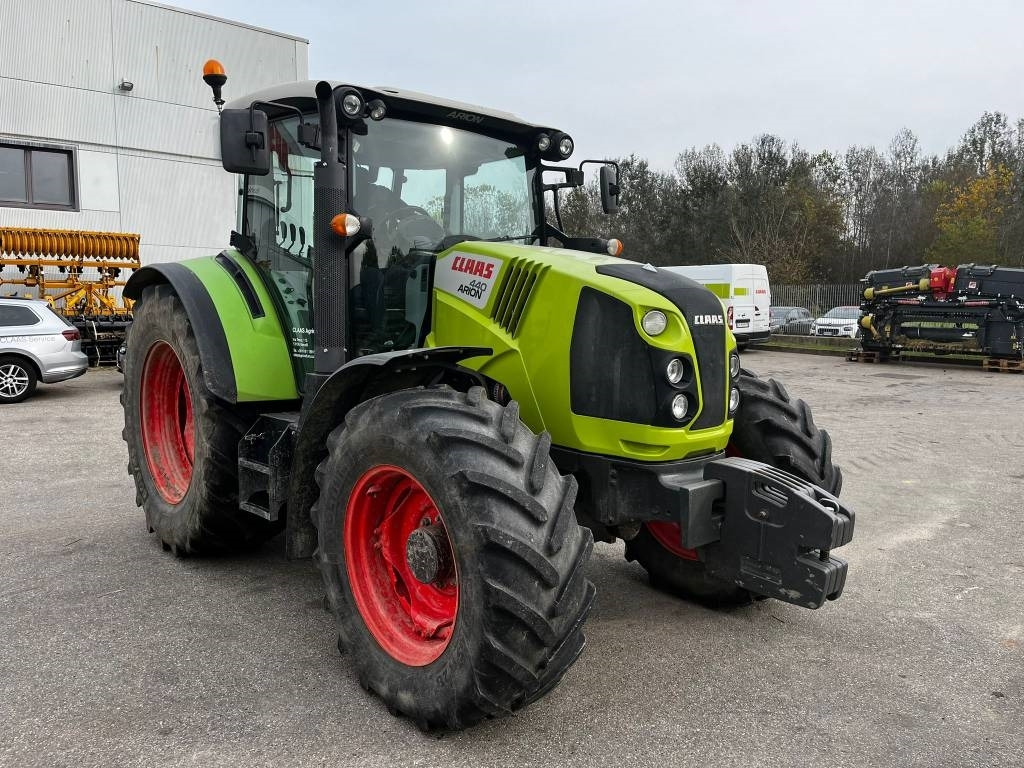 Claas Arion 440 - Farm tractor: picture 1 Claas Arion 440 - Farm tractor: picture 1