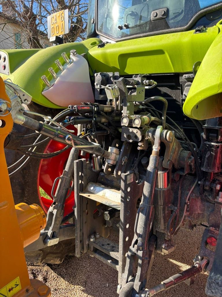 Farm tractor Claas Arion 450: picture 10