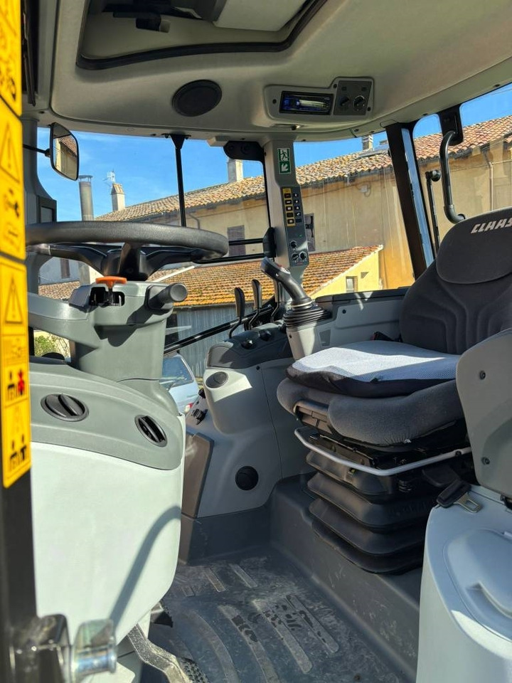 Farm tractor Claas Arion 450: picture 9