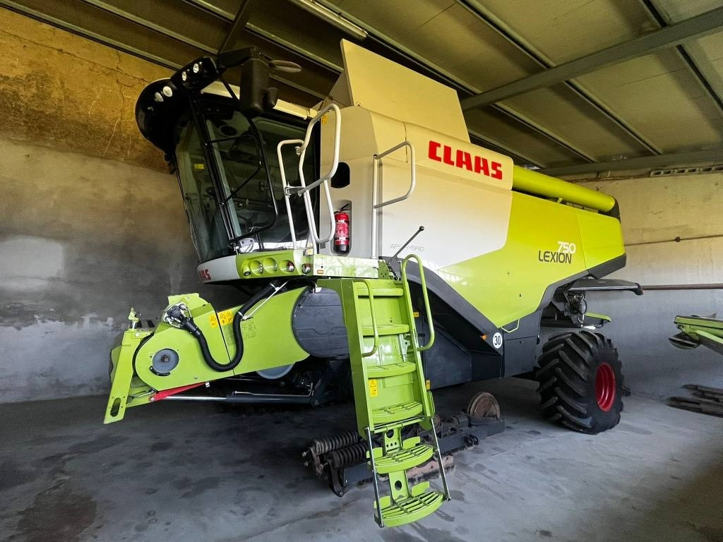 Claas LEXION 750 ACR - Combine harvester: picture 1 Claas LEXION 750 ACR - Combine harvester: picture 1