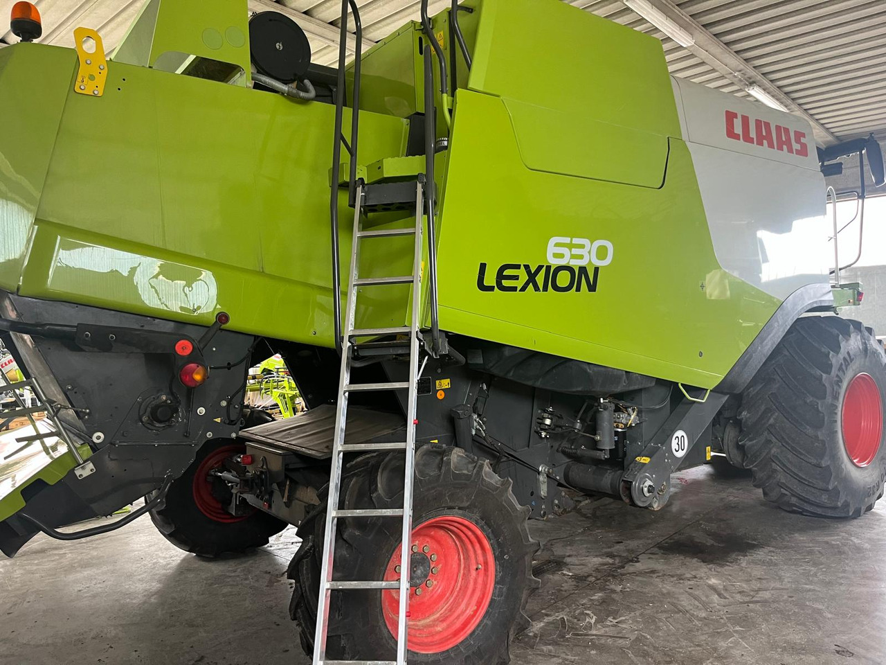 Claas Lexion 630 Montana - Combine harvester: picture 4 Claas Lexion 630 Montana - Combine harvester: picture 4