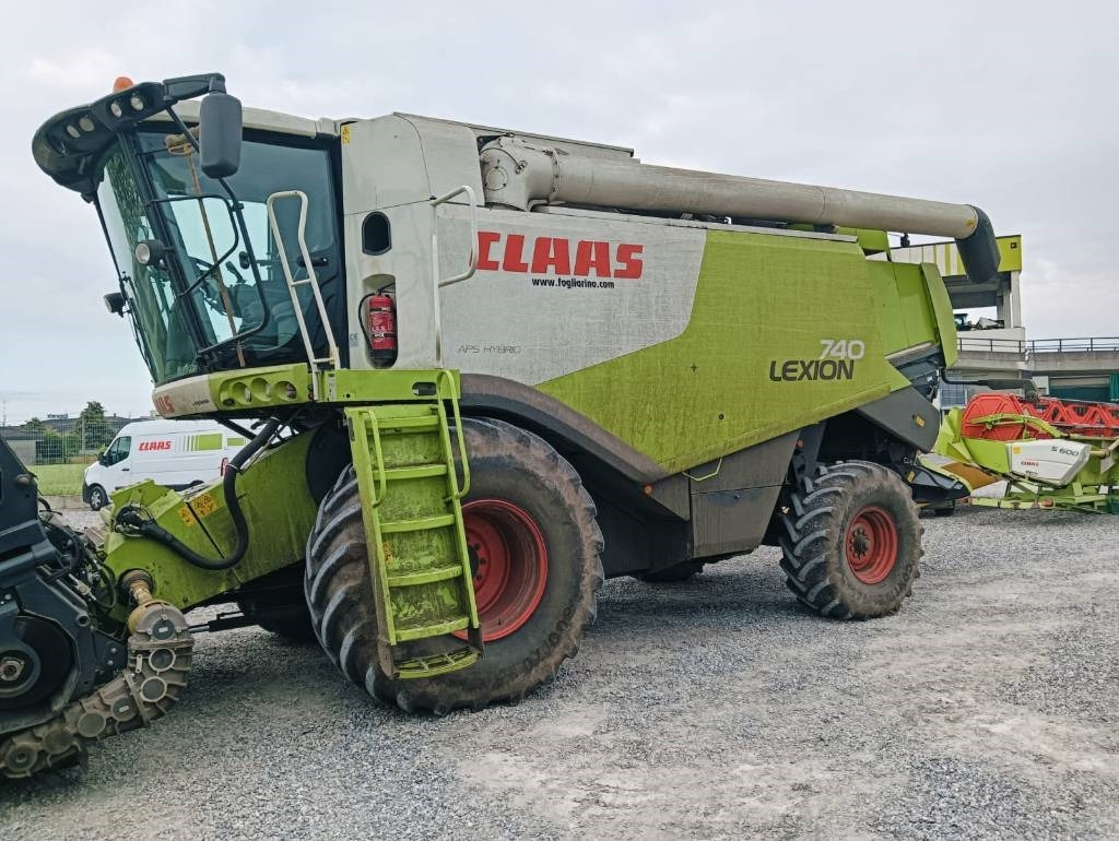Claas Lexion 740 - Combine harvester: picture 2 Claas Lexion 740 - Combine harvester: picture 2