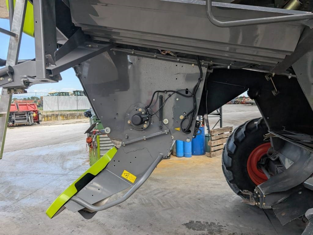 Combine harvester Claas Lexion 760 TT: picture 12