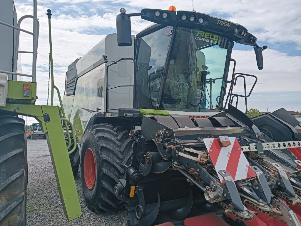 Claas TRION 750 - Combine harvester: picture 1 Claas TRION 750 - Combine harvester: picture 1
