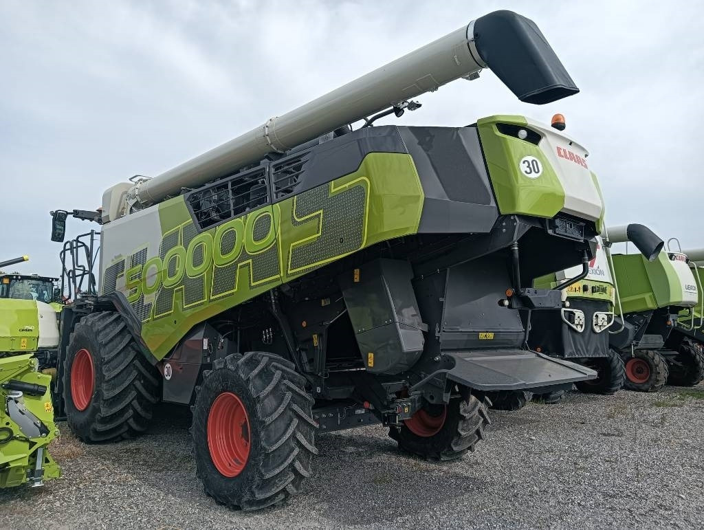 Claas TRION 750 - Combine harvester: picture 2 Claas TRION 750 - Combine harvester: picture 2