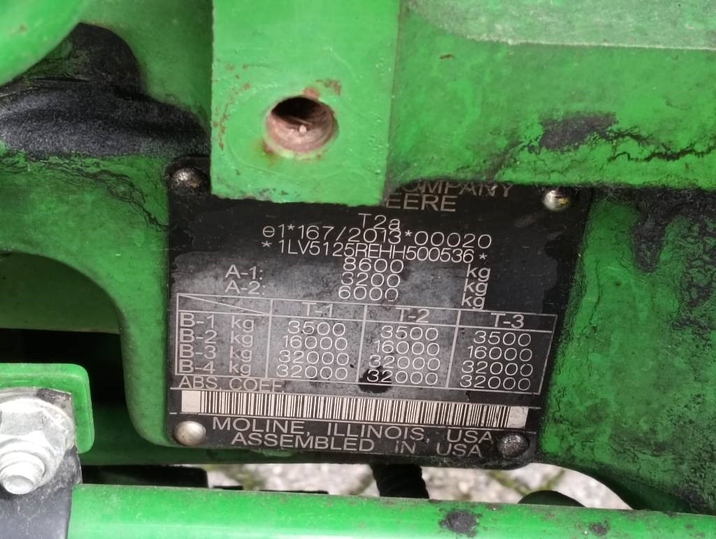 John Deere 5125 R - Farm tractor: picture 3 John Deere 5125 R - Farm tractor: picture 3