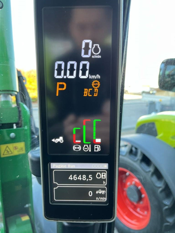 John Deere 5125 R - Farm tractor: picture 2 John Deere 5125 R - Farm tractor: picture 2