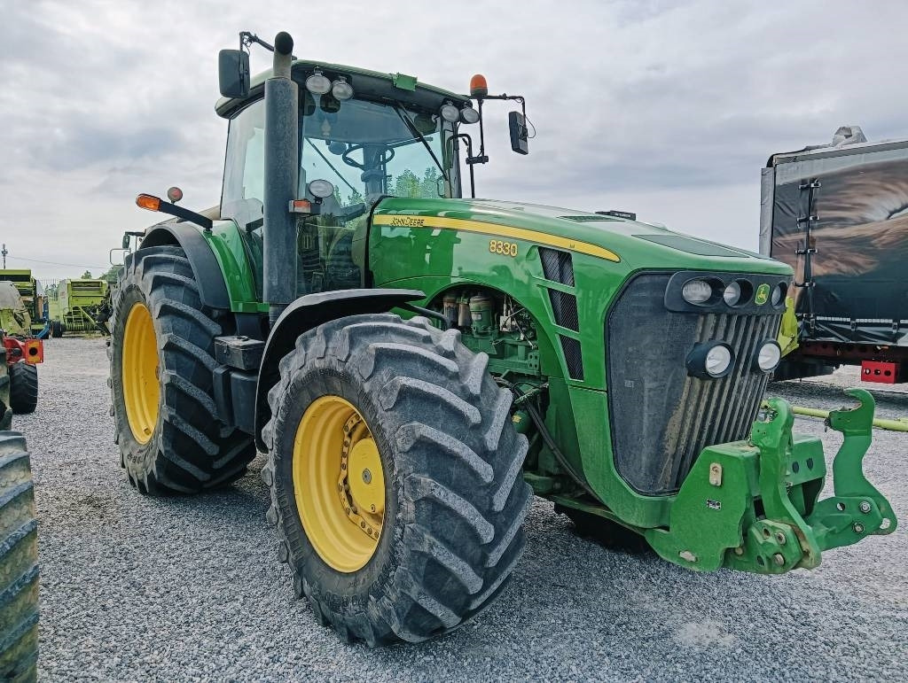 John Deere 8330 PowerShift - Farm tractor: picture 1 John Deere 8330 PowerShift - Farm tractor: picture 1
