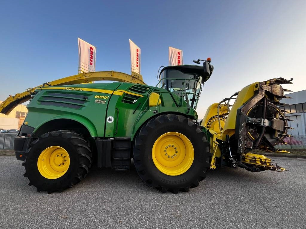 John Deere 8800 - Forage harvester: picture 1 John Deere 8800 - Forage harvester: picture 1