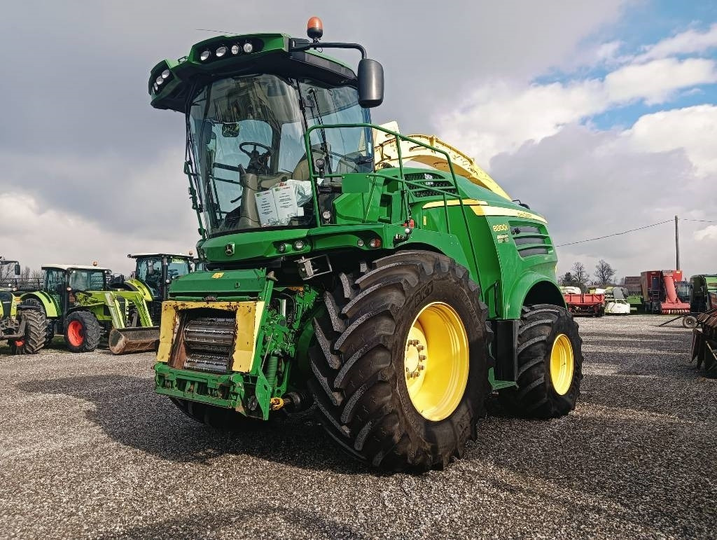 John Deere 8800 - Forage harvester: picture 2 John Deere 8800 - Forage harvester: picture 2