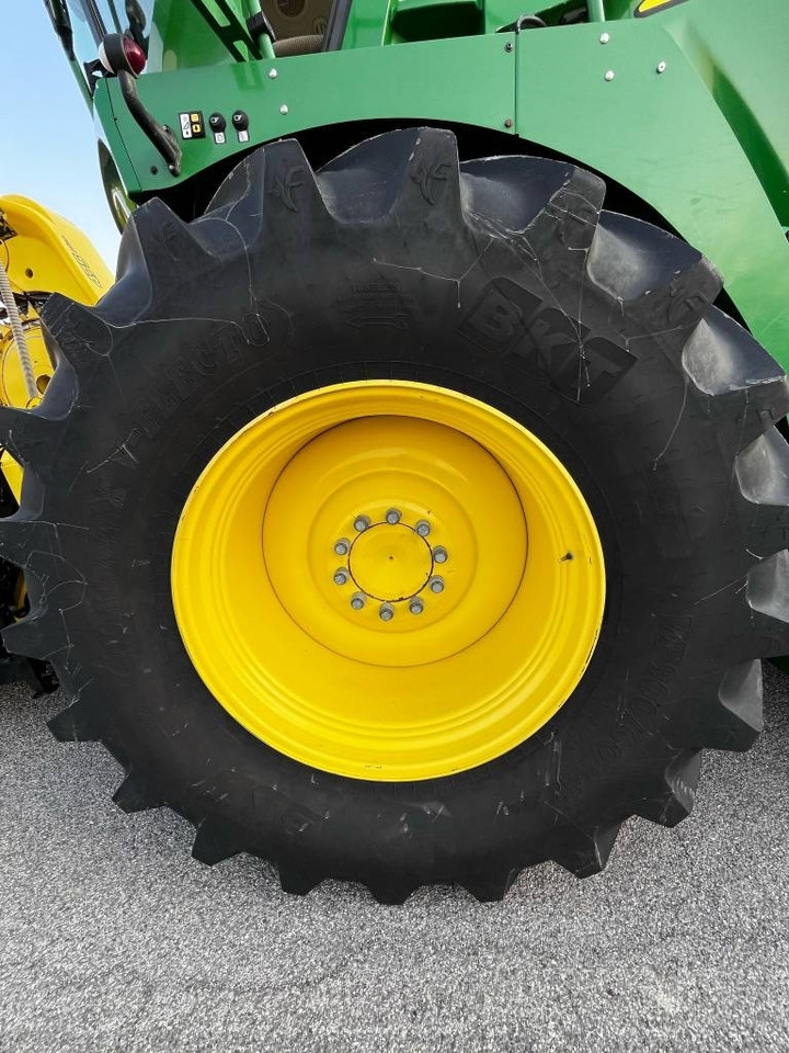 John Deere 8800 - Forage harvester: picture 5 John Deere 8800 - Forage harvester: picture 5