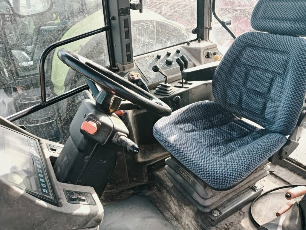 New Holland 8560 - Farm tractor: picture 4 New Holland 8560 - Farm tractor: picture 4