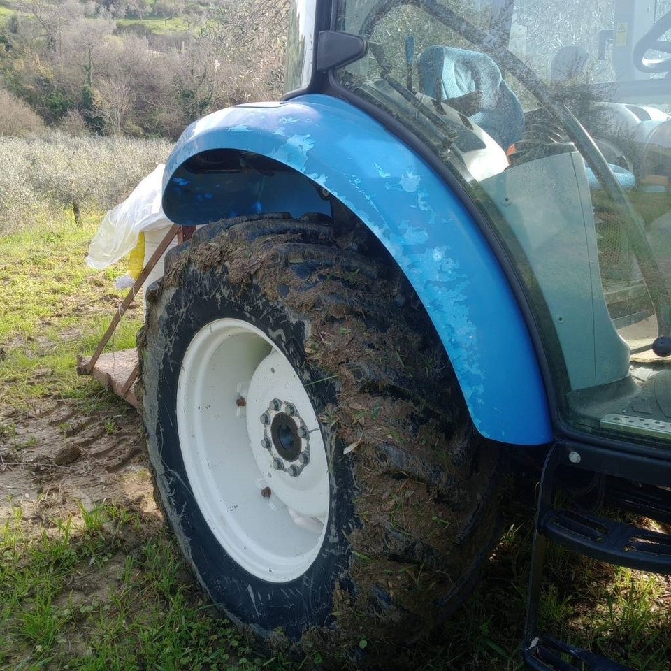 Farm tractor New Holland T 4.55: picture 7