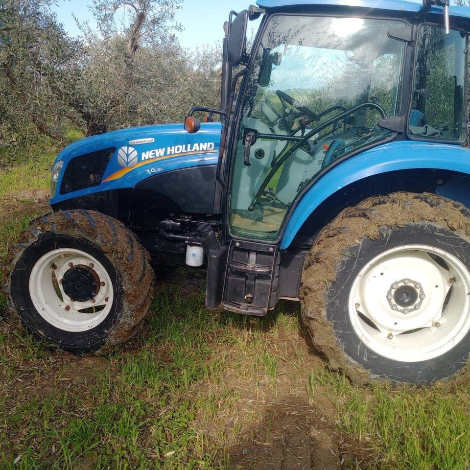 New Holland T 4.55 - Farm tractor: picture 2 New Holland T 4.55 - Farm tractor: picture 2