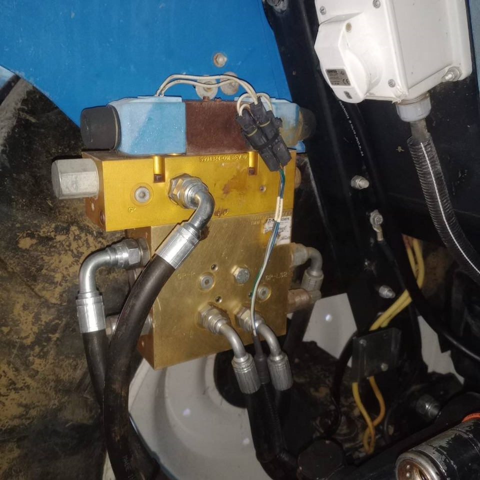 New Holland T 5050 - Farm tractor: picture 5 New Holland T 5050 - Farm tractor: picture 5