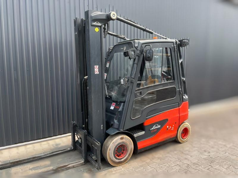 Fenwick E25-01 - Electric forklift: picture 1 Fenwick E25-01 - Electric forklift: picture 1