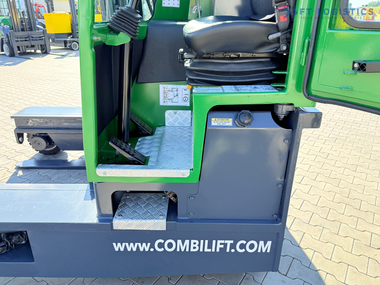 COMBILIFT C3000 / DUPLEX - 4100MM / DIESEL / FREE LIFT / CABIN / LIKE NEW - 4-way reach truck: picture 5 COMBILIFT C3000 / DUPLEX - 4100MM / DIESEL / FREE LIFT / CABIN / LIKE NEW - 4-way reach truck: picture 5