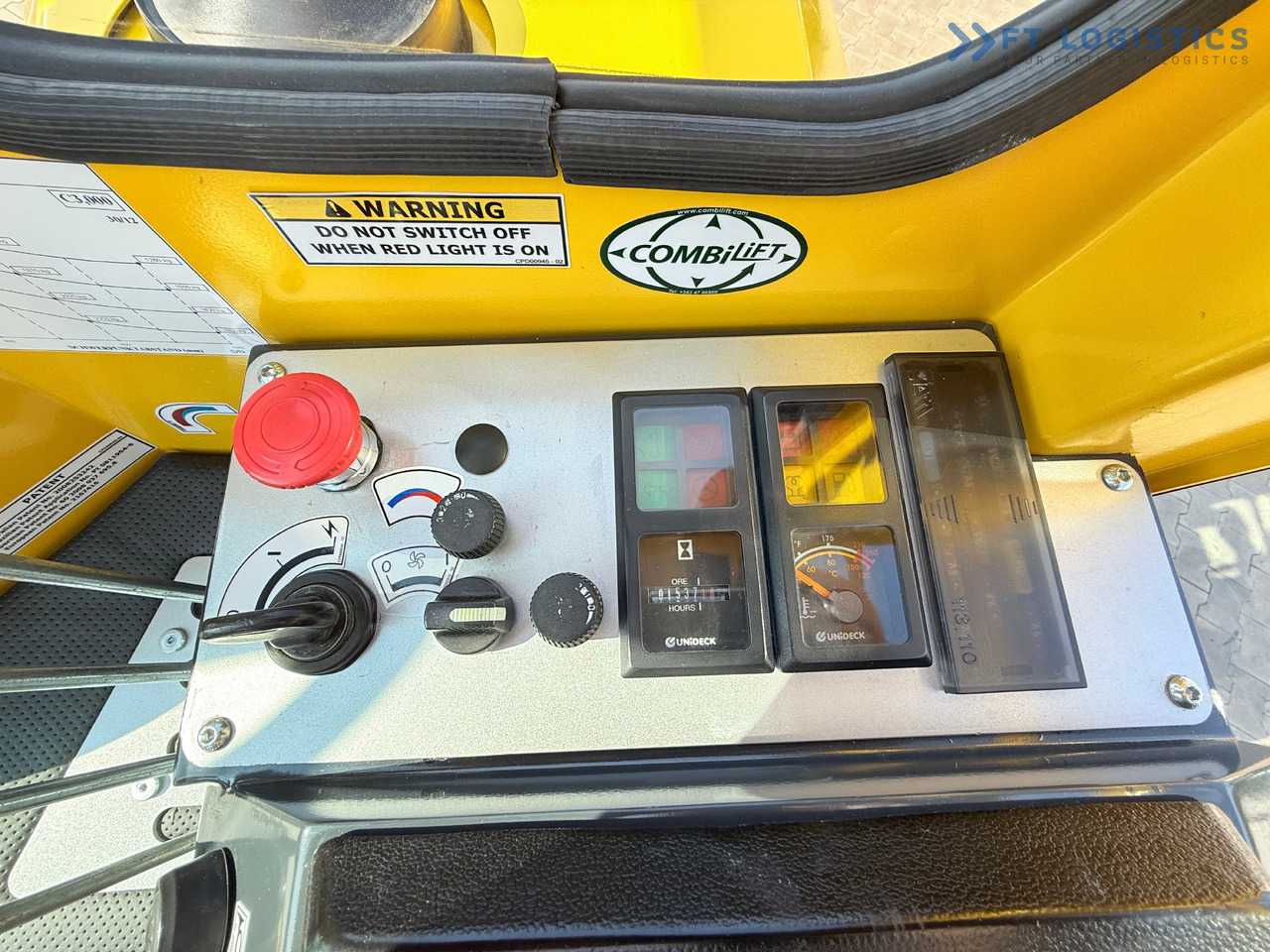4-way reach truck COMBILIFT C3000 / GAS / TRIPLEX - 4900MM / ONLY 1537 HOURS / FORK POSITIONER / CABIN / LIKE NEW: picture 23