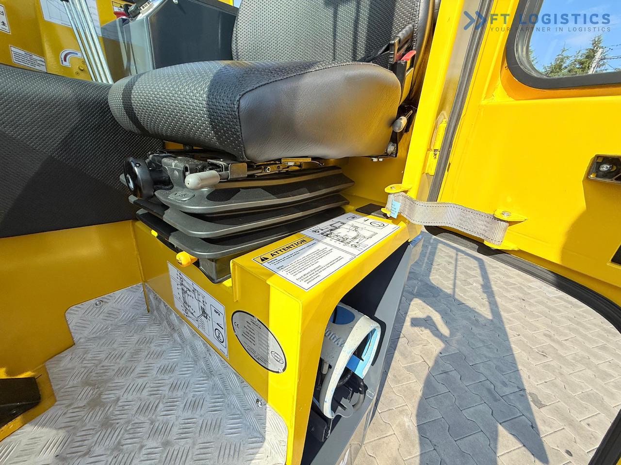 4-way reach truck COMBILIFT C3000 / GAS / TRIPLEX - 4900MM / ONLY 1537 HOURS / FORK POSITIONER / CABIN / LIKE NEW: picture 18