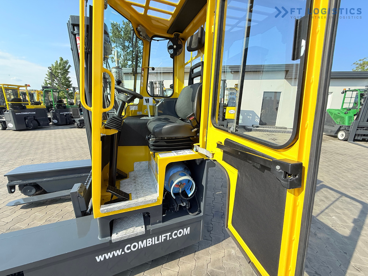 4-way reach truck COMBILIFT C3000 / GAS / TRIPLEX - 4900MM / ONLY 1537 HOURS / FORK POSITIONER / CABIN / LIKE NEW: picture 15