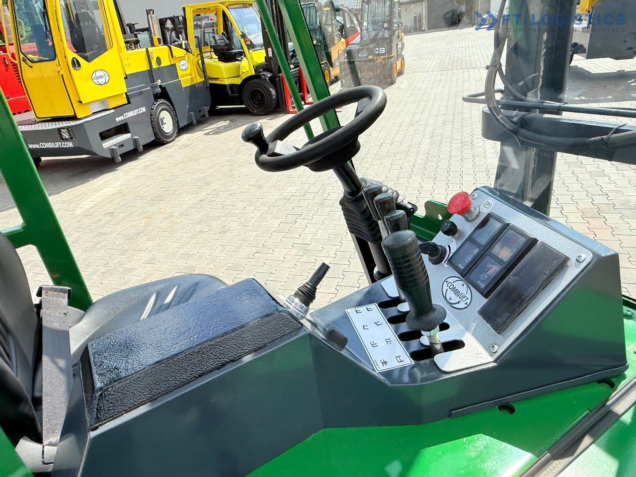 New 4-way reach truck COMBILIFT CB2500 / DIESEL / EXTENDABLE FORKS / TRIPLEX / 5500MM / FREE LIFT / SIDE SHIFT / FORK POSITIONER / LIKE NEW: picture 45