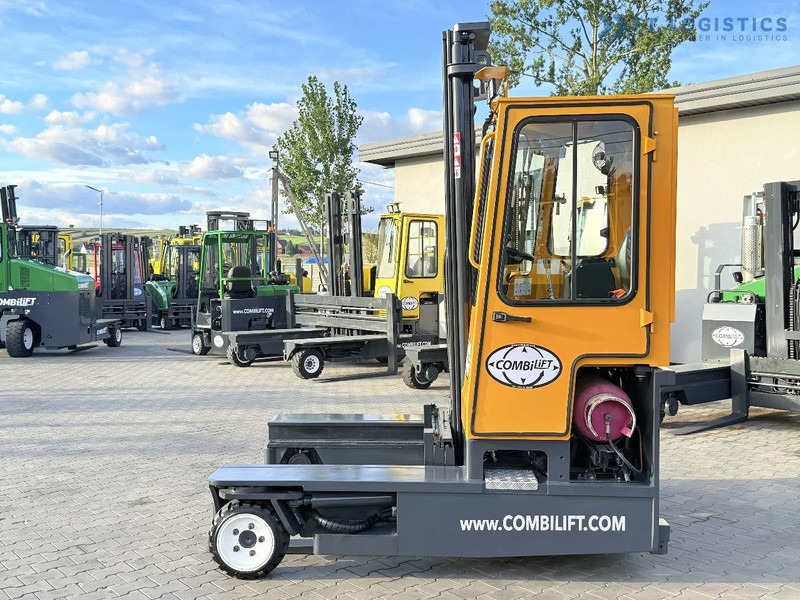 Combilift C3000 / GAS / DUPLEX 4500MM / ONLY 3096 HOURS / FORK SIDE SHIFT / FULL CABIN / EXCELLENT CONDITION / Wide range of four-way and - 4-way reach truck: picture 2 Combilift C3000 / GAS / DUPLEX 4500MM / ONLY 3096 HOURS / FORK SIDE SHIFT / FULL CABIN / EXCELLENT CONDITION / Wide range of four-way and - 4-way reach truck: picture 2