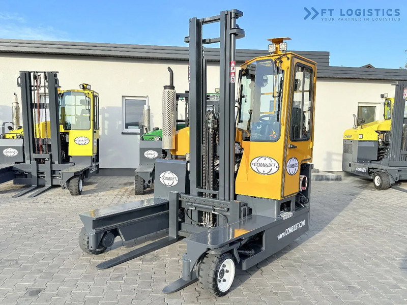 Combilift C3000 / GAS / DUPLEX 4500MM / ONLY 3096 HOURS / FORK SIDE SHIFT / FULL CABIN / EXCELLENT CONDITION / Wide range of four-way and - 4-way reach truck: picture 4 Combilift C3000 / GAS / DUPLEX 4500MM / ONLY 3096 HOURS / FORK SIDE SHIFT / FULL CABIN / EXCELLENT CONDITION / Wide range of four-way and - 4-way reach truck: picture 4