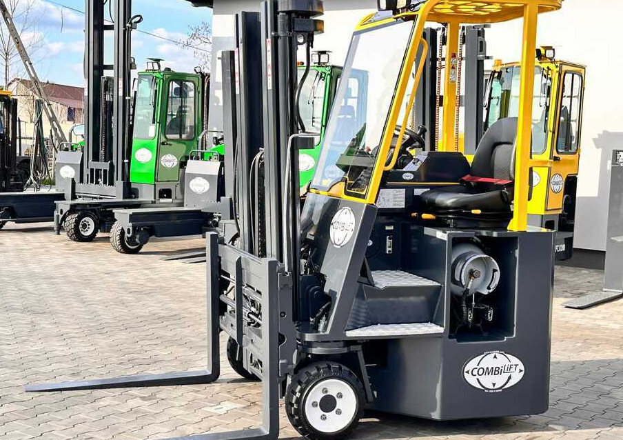 Combilift C3000CB / GAS / TRIPLEX / 4900MM / FREE LIFT / FORK POSITIONER / SIC3000CB / GAS / TRIPLEX / 4900MM / FREE LIFT / FORK POSITIONER / SIDE SHIFT / LIKE NEWDE SHIFT / LIKE NEW - 4-way reach truck: picture 2 Combilift C3000CB / GAS / TRIPLEX / 4900MM / FREE LIFT / FORK POSITIONER / SIC3000CB / GAS / TRIPLEX / 4900MM / FREE LIFT / FORK POSITIONER / SIDE SHIFT / LIKE NEWDE SHIFT / LIKE NEW - 4-way reach truck: picture 2
