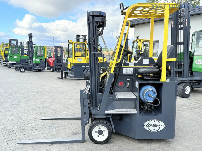 Combilift C3000CB / GAS / TRIPLEX 4900MM / FREE LIFT / FORK POSITIONER / SIDE SHIFT / EXCELLENT CONDITION / Wide range of four-way and sid - 4-way reach truck: picture 3 Combilift C3000CB / GAS / TRIPLEX 4900MM / FREE LIFT / FORK POSITIONER / SIDE SHIFT / EXCELLENT CONDITION / Wide range of four-way and sid - 4-way reach truck: picture 3
