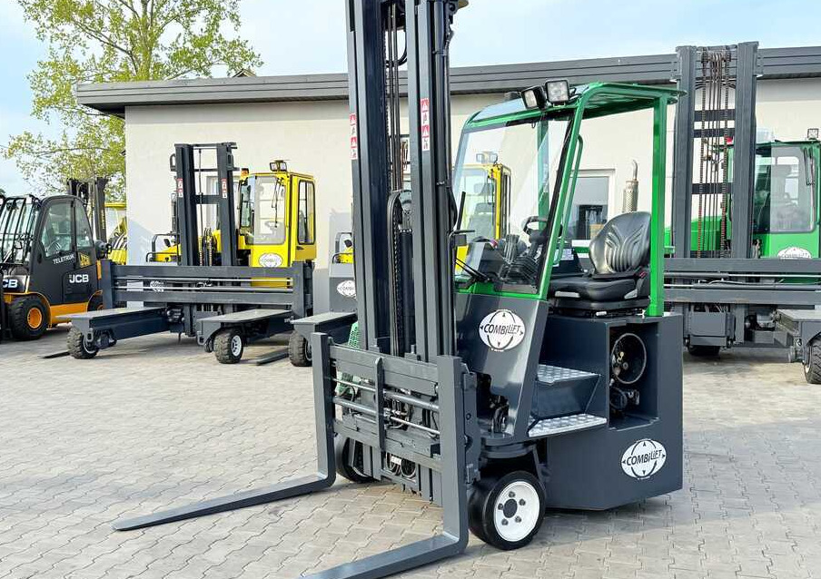Combilift C3000CB / LPG / TRIPLEX – 6500MM / FREE LIFT / FORK POSITIONER / SIDE SHIFT / EXCELLENT CONDITION - 4-way reach truck: picture 2 Combilift C3000CB / LPG / TRIPLEX – 6500MM / FREE LIFT / FORK POSITIONER / SIDE SHIFT / EXCELLENT CONDITION - 4-way reach truck: picture 2