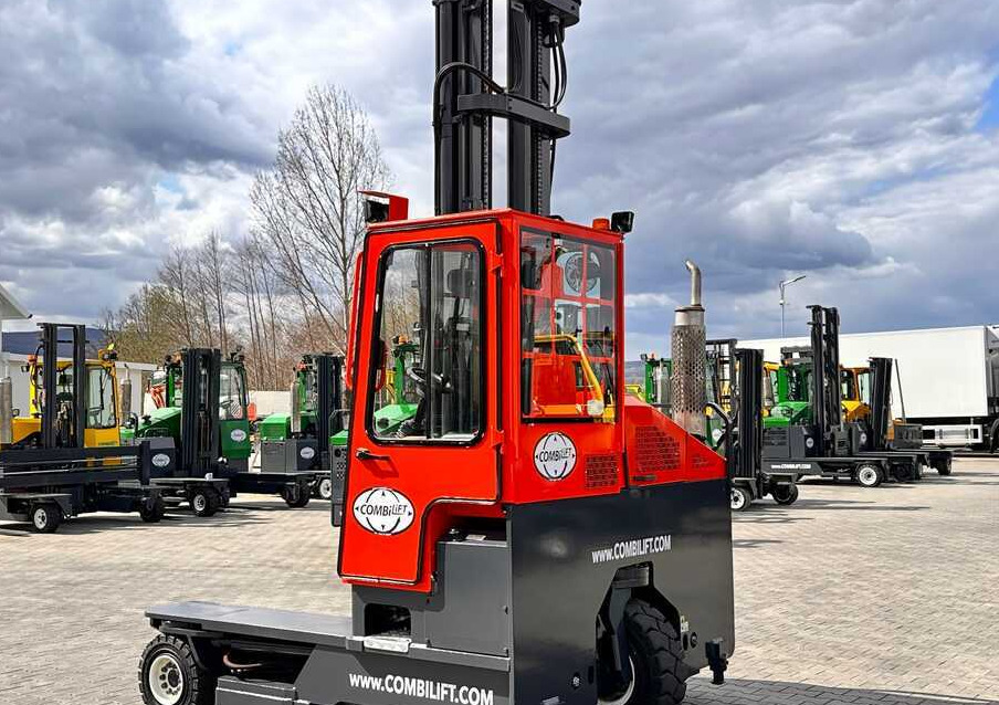 Combilift C4000 / DIESEL / TRIPLEX / 8400MM / FREE LIFT / SIDESHIFT / LIKE NEW - 4-way reach truck: picture 2 Combilift C4000 / DIESEL / TRIPLEX / 8400MM / FREE LIFT / SIDESHIFT / LIKE NEW - 4-way reach truck: picture 2