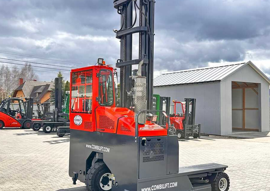 Combilift C4000 / DIESEL / TRIPLEX / 8400MM / FREE LIFT / SIDESHIFT / LIKE NEW - 4-way reach truck: picture 5 Combilift C4000 / DIESEL / TRIPLEX / 8400MM / FREE LIFT / SIDESHIFT / LIKE NEW - 4-way reach truck: picture 5