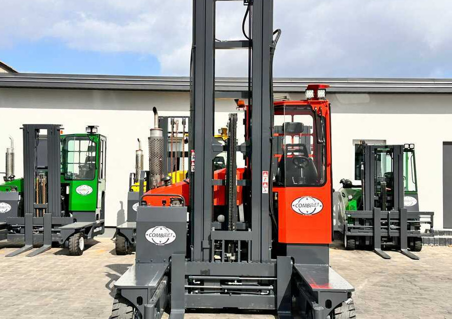 Combilift C4000 / DIESEL / TRIPLEX / 8400MM / FREE LIFT / SIDESHIFT / LIKE NEW - 4-way reach truck: picture 3 Combilift C4000 / DIESEL / TRIPLEX / 8400MM / FREE LIFT / SIDESHIFT / LIKE NEW - 4-way reach truck: picture 3