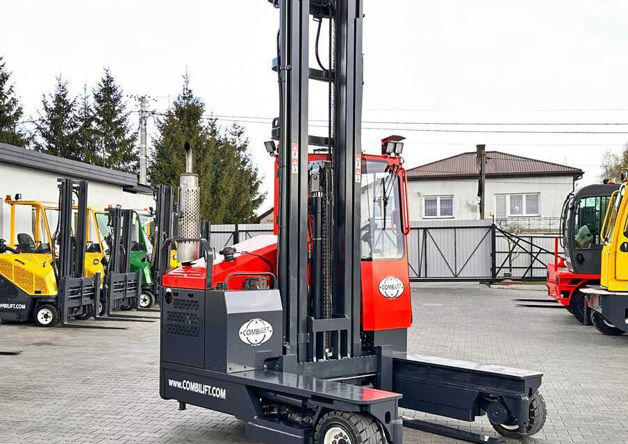 Combilift C4000 / DIESEL / TRIPLEX / 8400MM / FREE LIFT / SIDESHIFT / LIKE NEW - 4-way reach truck: picture 5 Combilift C4000 / DIESEL / TRIPLEX / 8400MM / FREE LIFT / SIDESHIFT / LIKE NEW - 4-way reach truck: picture 5