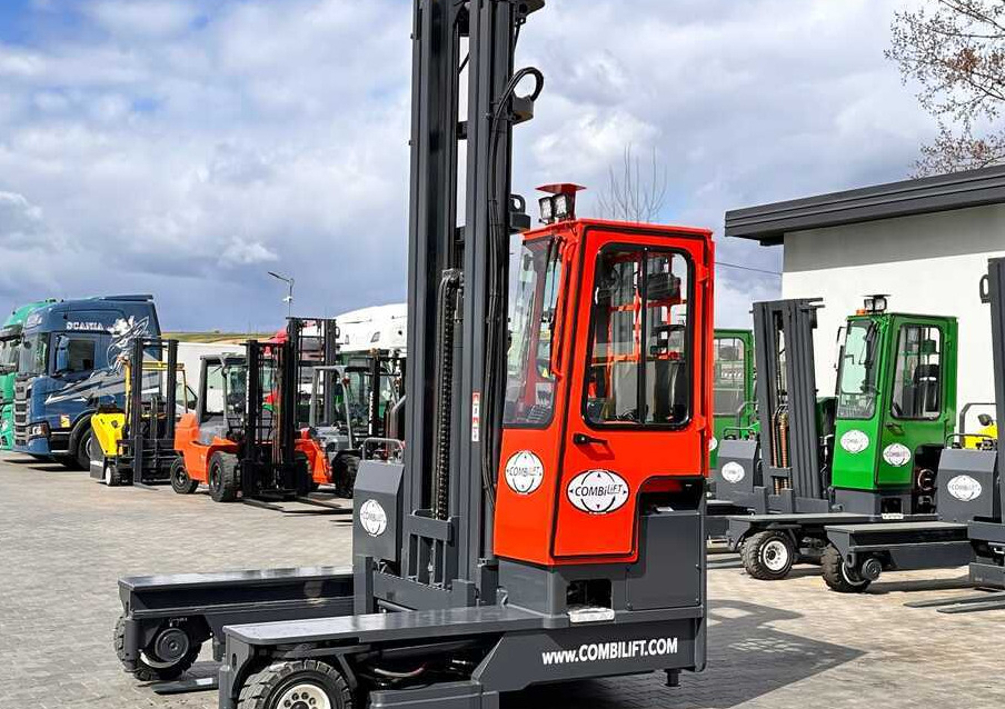 Combilift C4000 / DIESEL / TRIPLEX / 8400MM / FREE LIFT / SIDESHIFT / LIKE NEW - 4-way reach truck: picture 1 Combilift C4000 / DIESEL / TRIPLEX / 8400MM / FREE LIFT / SIDESHIFT / LIKE NEW - 4-way reach truck: picture 1