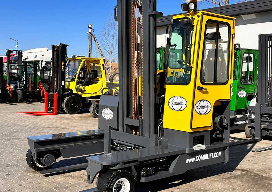 Combilift C4000 / LPG / DUPLEX / 4100MM / WEIGHT / FORK SIDE SHIFT / LIKE NEW - 4-way reach truck: picture 1 Combilift C4000 / LPG / DUPLEX / 4100MM / WEIGHT / FORK SIDE SHIFT / LIKE NEW - 4-way reach truck: picture 1
