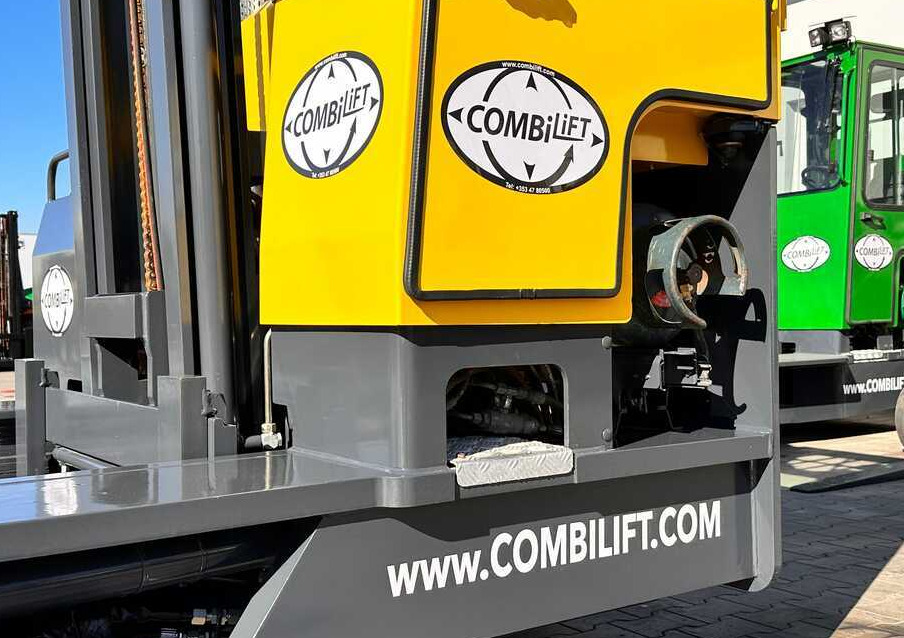 Combilift C4000 / LPG / DUPLEX / 4100MM / WEIGHT / FORK SIDE SHIFT / LIKE NEW - 4-way reach truck: picture 3 Combilift C4000 / LPG / DUPLEX / 4100MM / WEIGHT / FORK SIDE SHIFT / LIKE NEW - 4-way reach truck: picture 3