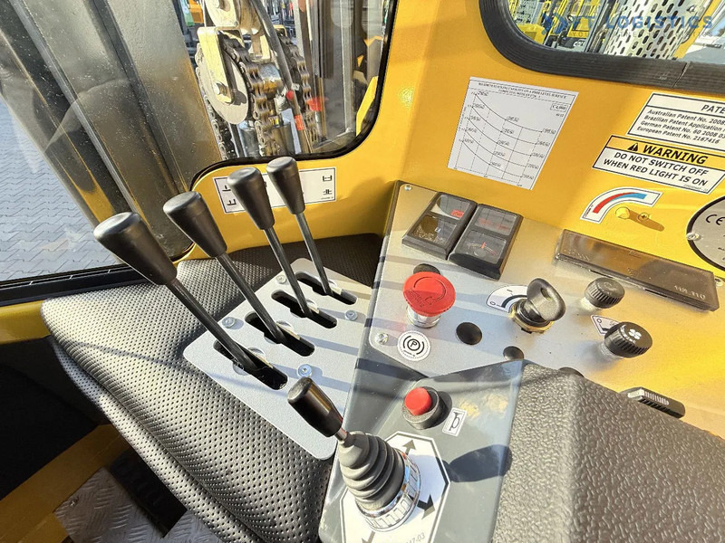 4-way reach truck Combilift C4000 – LPG – DUPLEX 4600mm – FREE LIFT – SIDE SHIFT – EXCELLENT CONDITION Wide selection of four-way and side-loading forklifts: picture 17 4-way reach truck Combilift C4000 – LPG – DUPLEX 4600mm – FREE LIFT – SIDE SHIFT – EXCELLENT CONDITION Wide selection of four-way and side-loading forklifts: picture 17