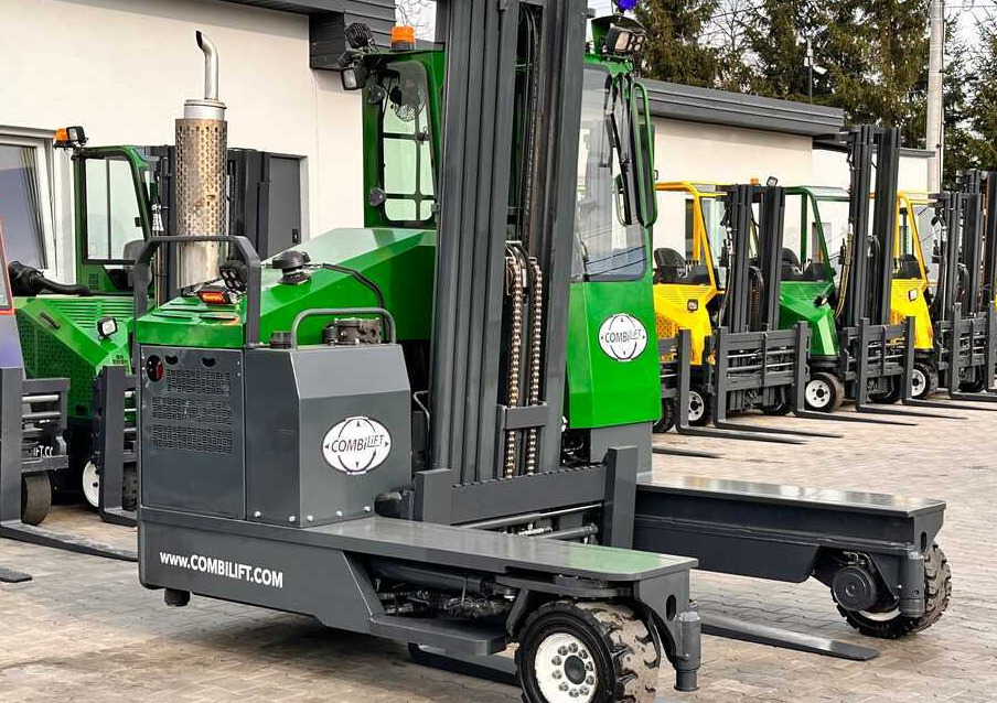 Combilift C4500 / LPG / UDT / TRIPLEX / 5500MM / FREE LIFT / FORK POSITIONER / LIKE NEW - 4-way reach truck: picture 5 Combilift C4500 / LPG / UDT / TRIPLEX / 5500MM / FREE LIFT / FORK POSITIONER / LIKE NEW - 4-way reach truck: picture 5