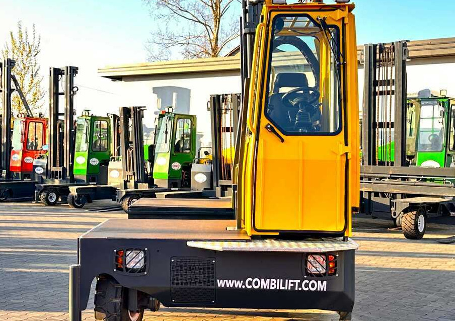 Combilift C5000SL-2019 year-Free lift - Like new - 4-way reach truck: picture 4 Combilift C5000SL-2019 year-Free lift - Like new - 4-way reach truck: picture 4