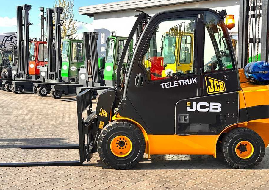 JCB TLT30G / GAS / 4100MM / FULL CABIN / FORK POSITIONER / LIKE NEW - Telescopic handler: picture 4 JCB TLT30G / GAS / 4100MM / FULL CABIN / FORK POSITIONER / LIKE NEW - Telescopic handler: picture 4